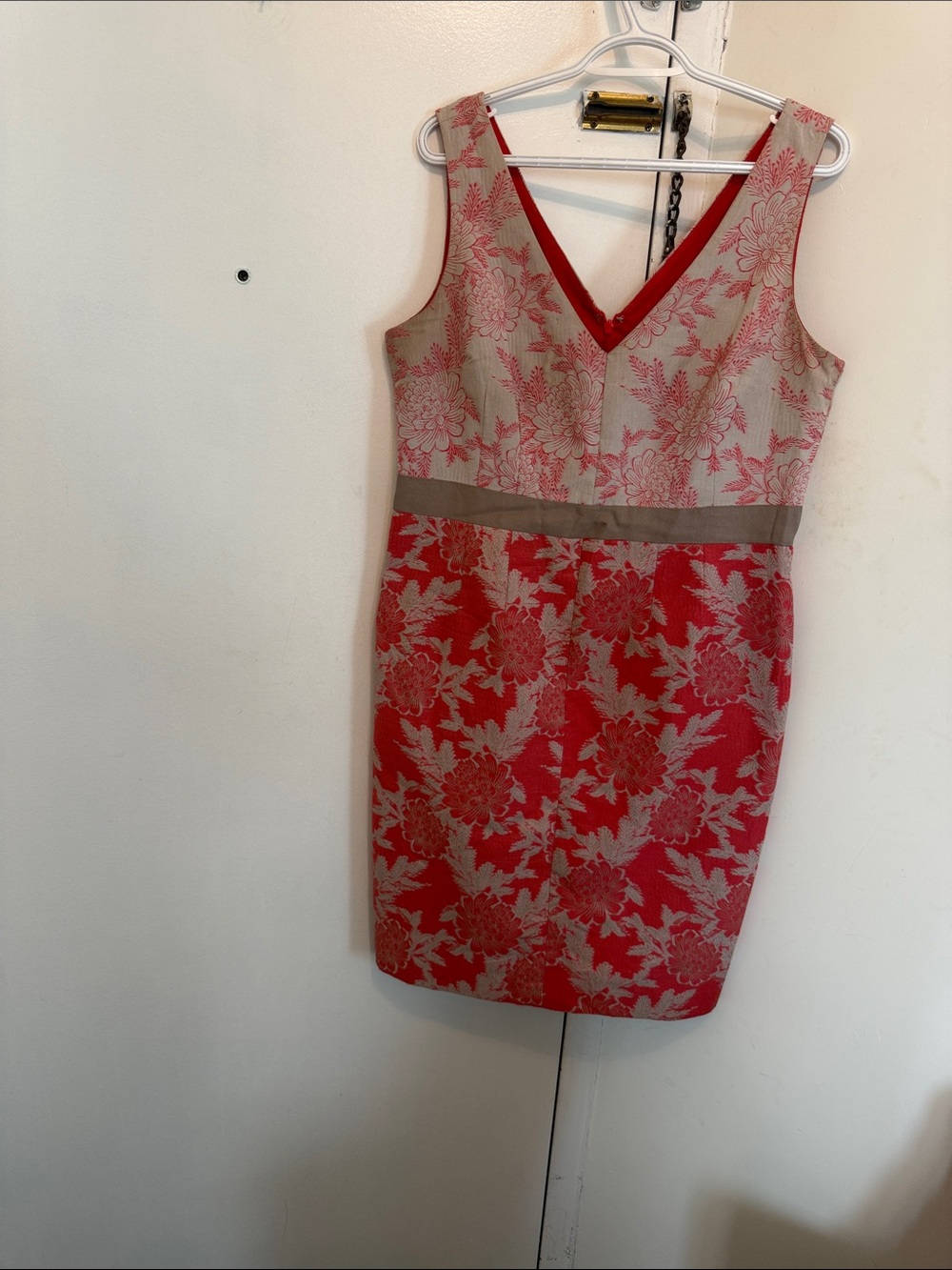 Anne Klein Red and Tan Floral V‑Neck Sheath Dress